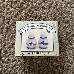 Hermitage Pottery vintage salt pepper shakers